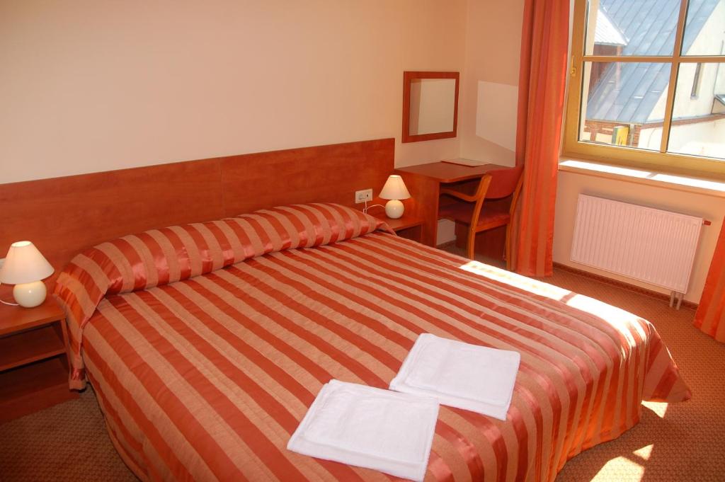 Двухместный (Стандартный двухместный номер с 1 кроватью или 2 отдельными кроватями) отеля Hotel-Restaurant Smilga, Кедайняй