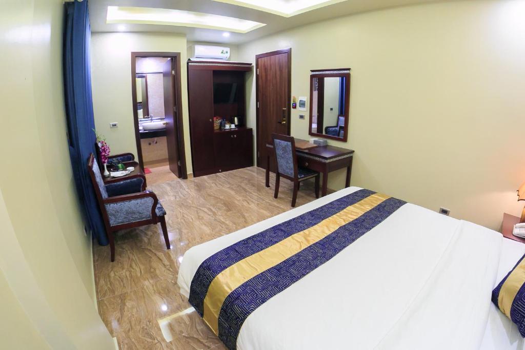 Двухместный (Улучшенный двухместный номер с 1 кроватью) отеля Gallant Hotel, Хайфон