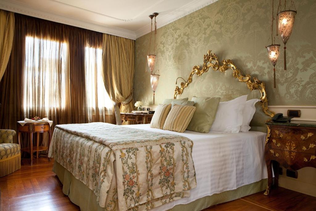 Двухместный (Улучшенный двухместный номер с 1 кроватью) отеля Baglioni Hotel Luna - The Leading Hotels of the World, Венеция