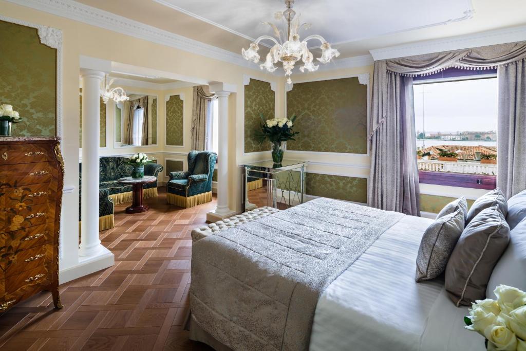 Сьюит (Люкс с видом на лагуну) отеля Baglioni Hotel Luna - The Leading Hotels of the World, Венеция