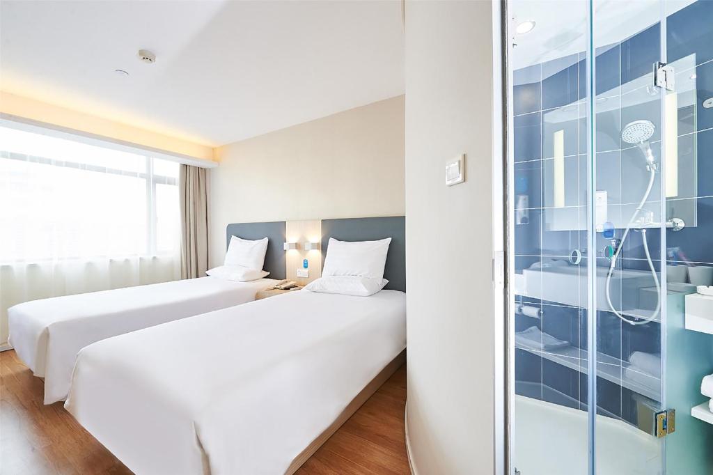 Двухместный (Для граждан материкового Китая - Улучшенный двухместный номер с 2 отдельными кроватями) отеля Hanting Hotel Shanghai Meichuan Road, Шанхай