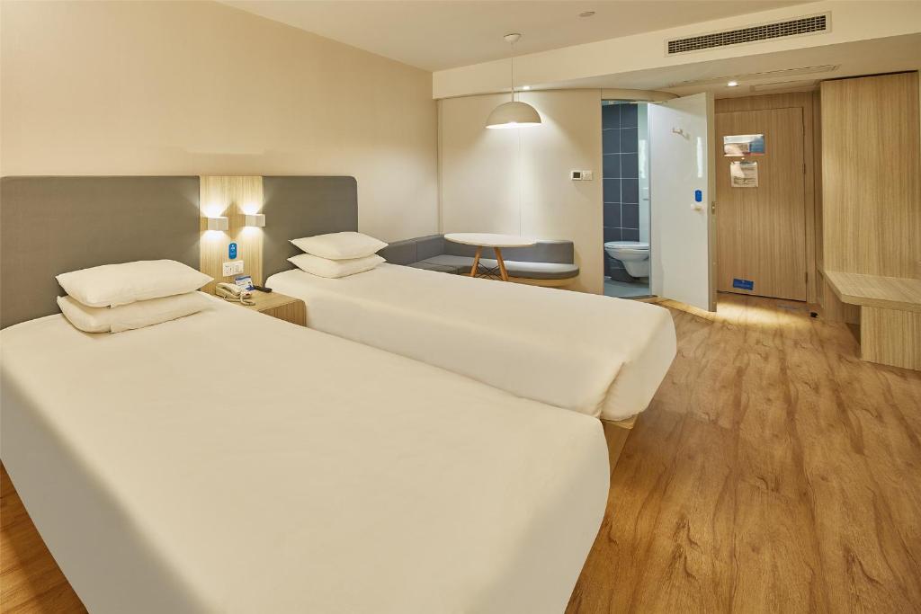 Двухместный (Двухместный номер с 2 отдельными кроватями) отеля Hanting Hotel Wuxi Henglong Plaza, Уси