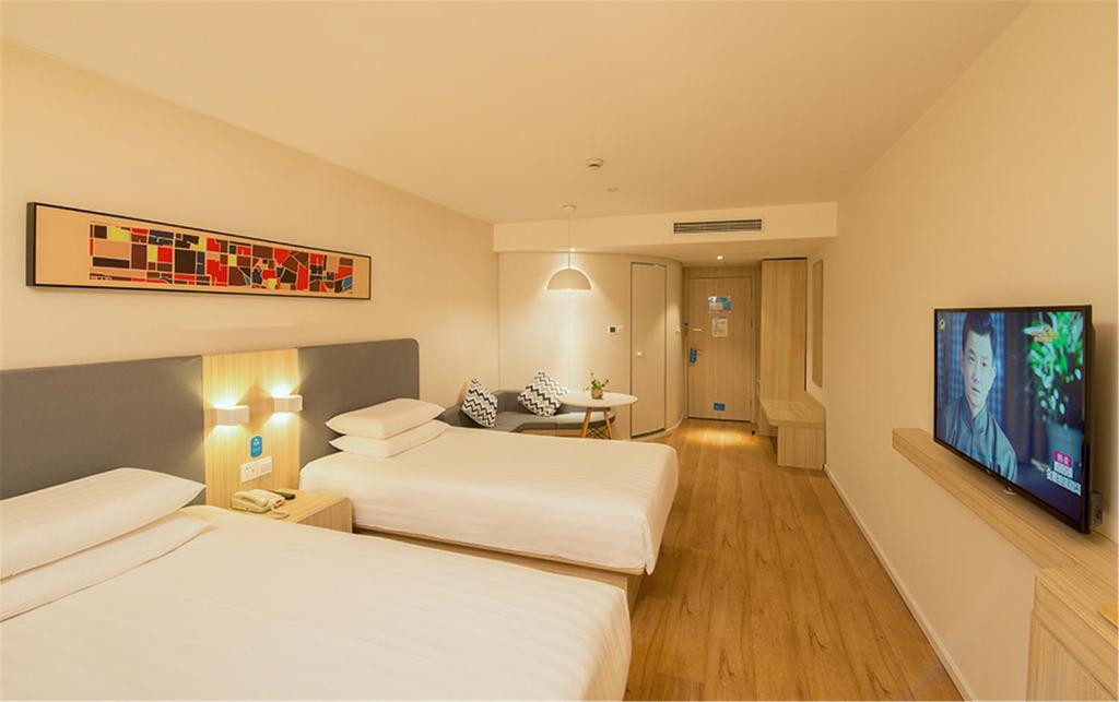 Двухместный (Улучшенный двухместный номер с 2 отдельными кроватями) отеля Hanting Express Caohejing Yishan Road, Шанхай