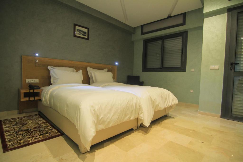 Двухместный (Двухместный номер Делюкс с 1 кроватью и балконом) отеля Hotel Kenzo, Сафи