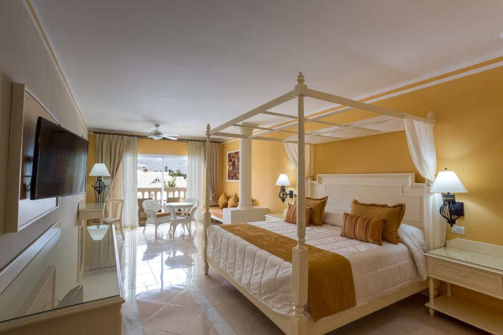 Сьюит (Полулюкс Делюкс) курортного отеля Luxury Bahia Principe Bouganville - Adults Only, Ла-Романа