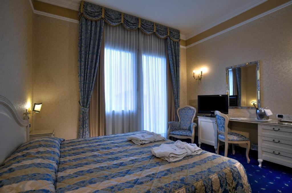 Трехместный (Трехместный номер) отеля Hotel Terme Helvetia, Абано-Терме