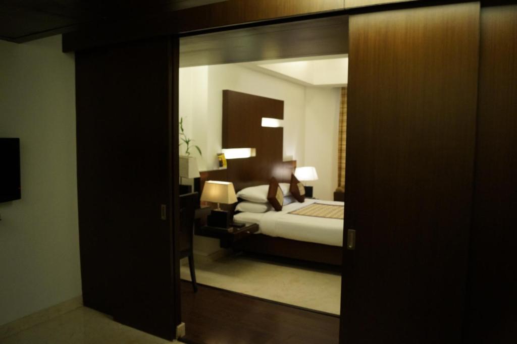 Двухместный (Роскошный двухместный номер с 1 кроватью) отеля The President Hotel, Бангалор