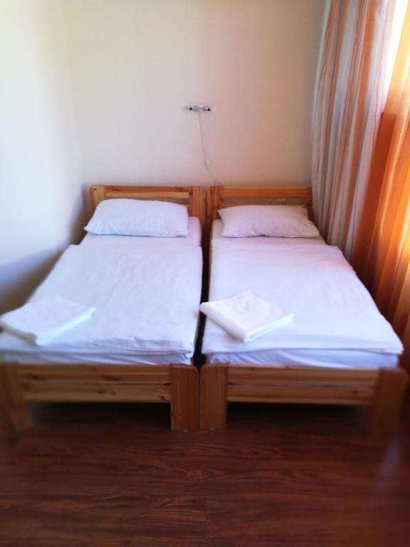Двухместный (Двухместный номер с 2 отдельными кроватями и ванной комнатой) гостевого дома Mátyás Szállás, Сомбатхей