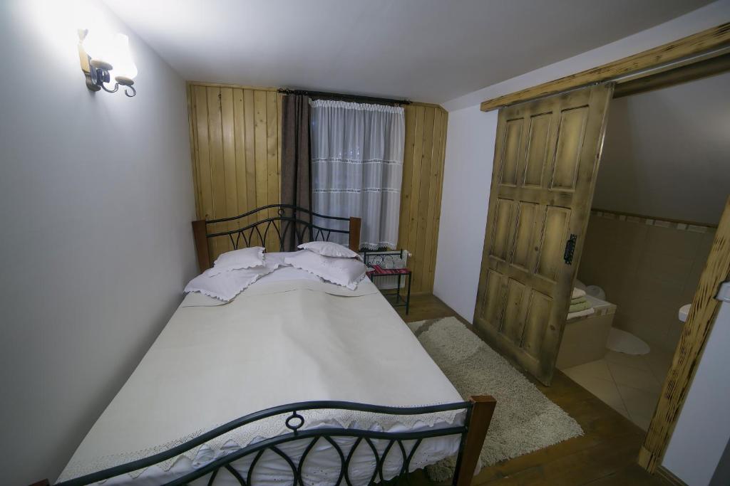 Двухместный (Стандартный двухместный номер с 1 кроватью) отеля Casa Verde, Гура-Гуморулуй