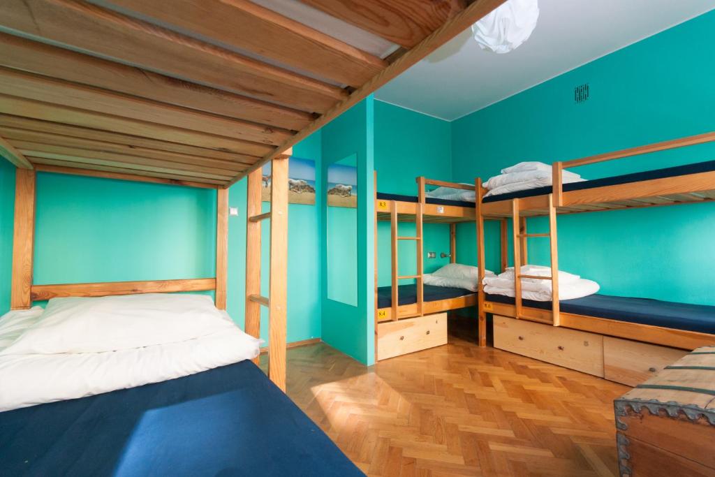 Номер (Спальное место в 6-местном общем номере), Hostel Helvetia