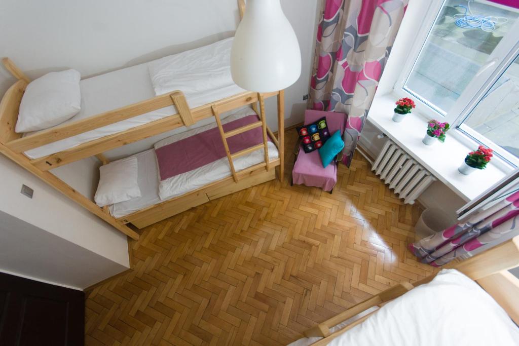 Номер (Кровать в общем номере с 4 кроватями) хостела Hostel Helvetia, Варшава