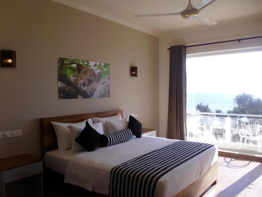 Двухместный (Улучшенный номер Делюкс с прямым видом на море) курортного отеля Twenty-Two Weligambay, Велигама