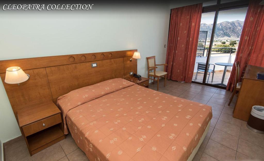 Двухместный (Улучшенный двухместный номер с 1 кроватью или 2 отдельными кроватями и террасой) отеля Cleopatra Superior, Кардамена