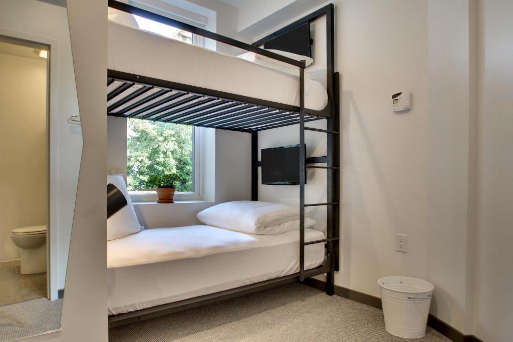 Двухместный (Номер Hive с двухъярусной кроватью) отеля Hotel Hive, Вашингтон