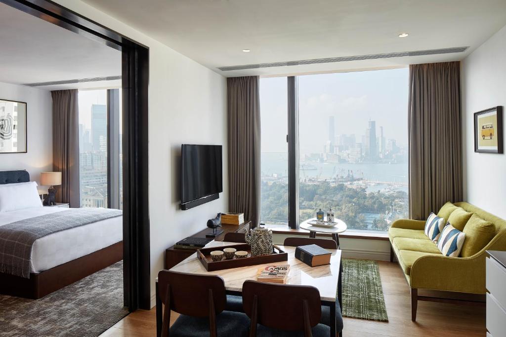 Апартаменты (Улучшенные апартаменты с 1 спальней, вид на гавань) апарт-отеля Little Tai Hang, Гонконг (город)