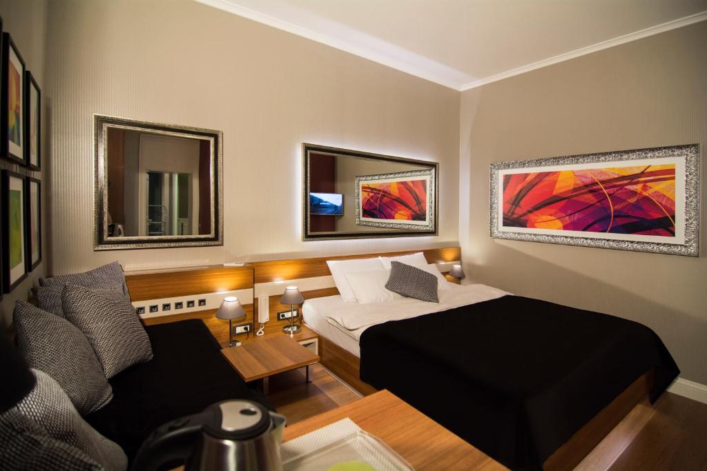 Двухместный (Улучшенный двухместный номер с 1 кроватью) отеля B&B Wimbledon Garni Concept, Белград