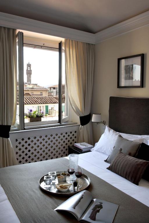 Сьюит (Suite with Tower View) апарт-отеля Tornabuoni Suites Collection Residenza D'Epoca, Флоренция