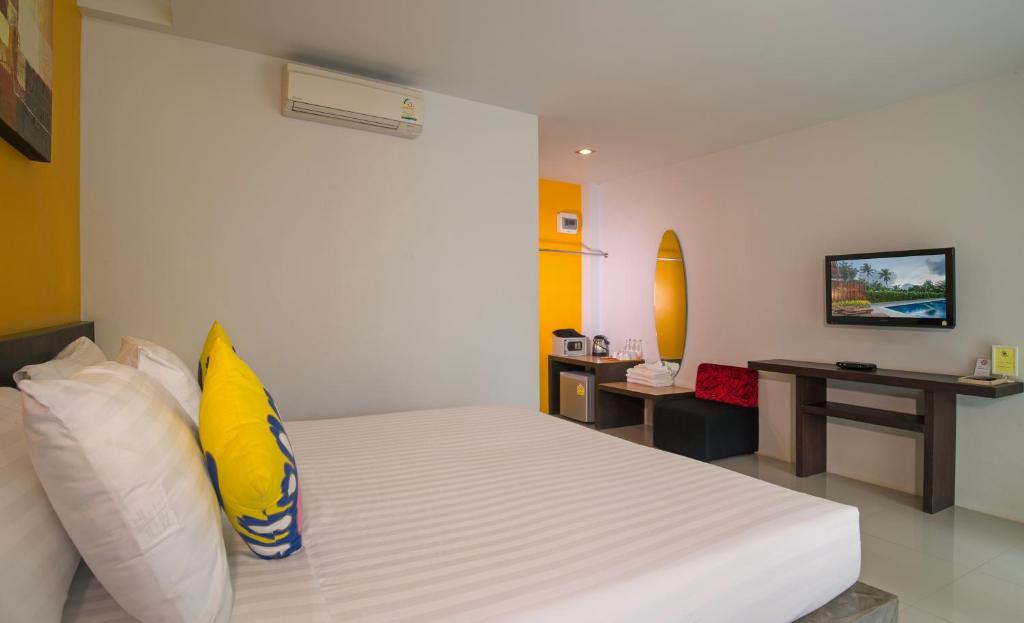 Двухместный (Улучшенный двухместный номер с 1 кроватью) курортного отеля The Fong Krabi Resort, Краби