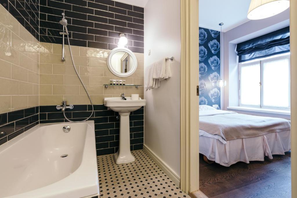 Двухместный (Двухместный номер эконом-класса с 1 кроватью и приветственным напитком) отеля Merchants House Hotel, Таллин