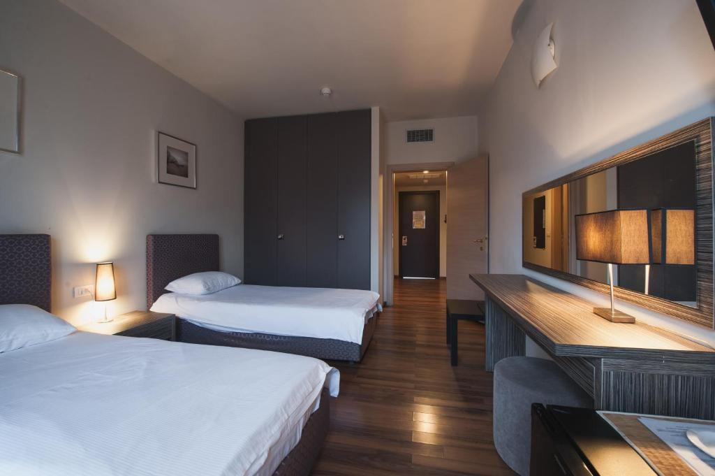 Двухместный (Двухместный номер с 2 отдельными кроватями) отеля Hotel Hemingway Residence, Бухарест