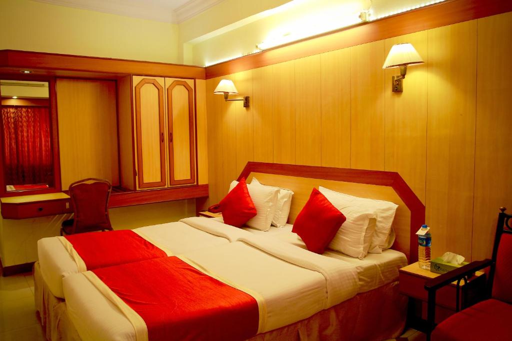 Двухместный (Стандартный двухместный номер с 1 кроватью или 2 отдельными кроватями и вентилятором) отеля Hotel Swagath, Бангалор