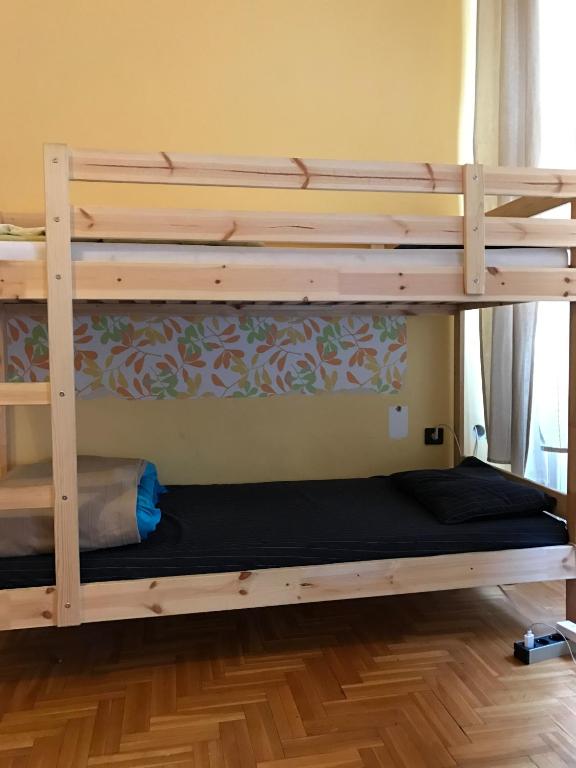 Номер (Односпальная кровать в 8-местном общем номере) гостевого дома Casa Nora, Будапешт