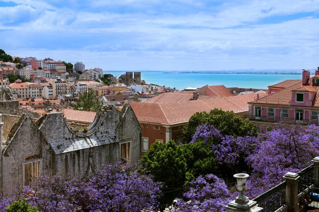 Двухместный (Номер Делюкс с видом на реку или замок), Lisboa Carmo Hotel