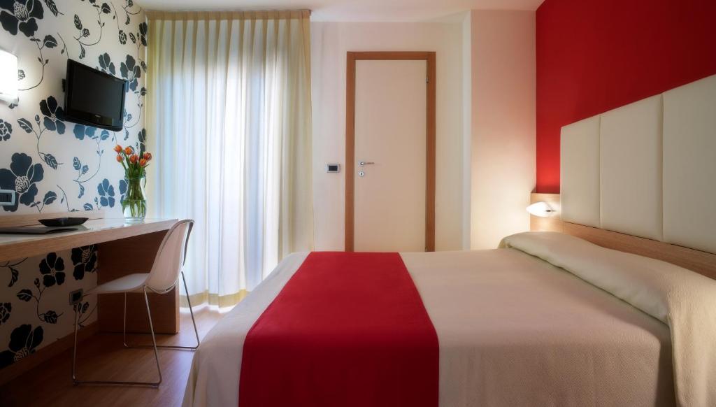 Двухместный (Двухместный номер с 1 кроватью и балконом) отеля ACasaMia WelcHome Hotel, Римини
