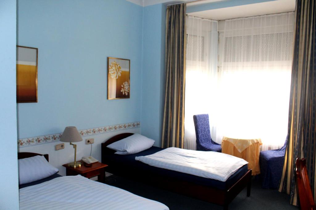 Двухместный (Двухместный номер с 2 отдельными кроватями) отеля Hotel Am Roonplatz, Бонн