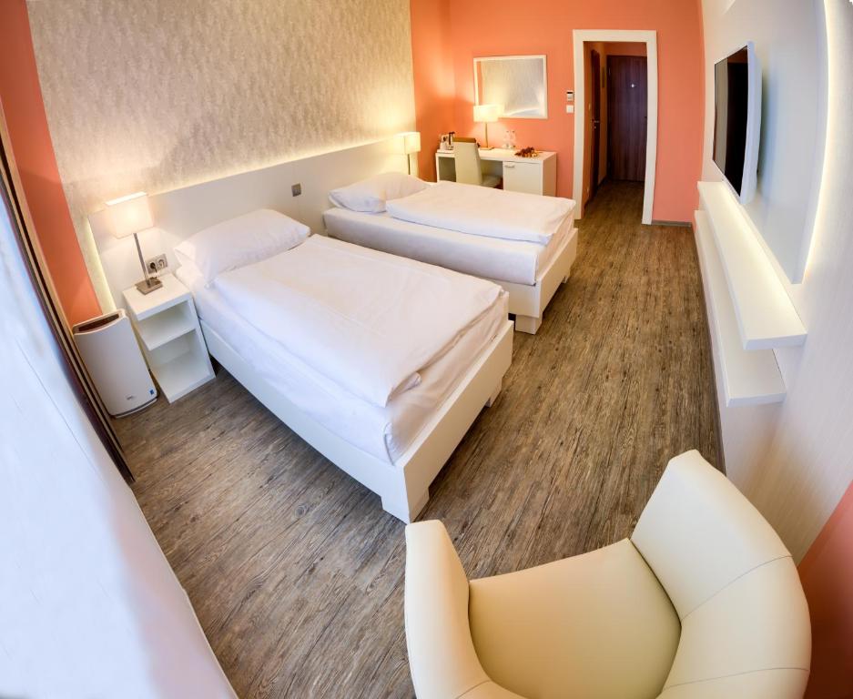 Двухместный (Гипоаллергенный двухместный номер с 1 кроватью или 2 отдельными кроватями, доступ в общественный оздоровительный центр) отеля Avanti Hotel, Брно