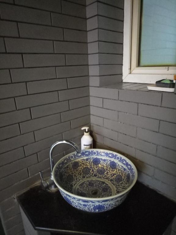 Двухместный (Mainland Chinese Citizen Only - Twin Room with Private Bathroom) хостела Qian Men Hostel, Пекин
