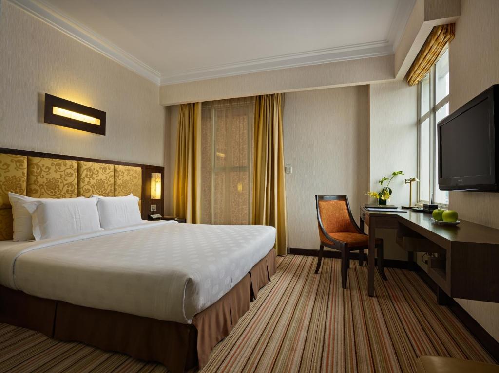 Двухместный (Special Offer - 24h Stay - Premium Deluxe Double or Twin Room) отеля Silk Path Hanoi Hotel, Ханой
