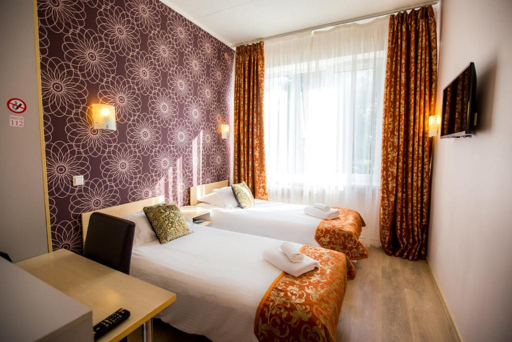 Двухместный (Двухместный номер с 2 отдельными кроватями и собственной ванной комнатой) отеля Hotel Starest, Тарту