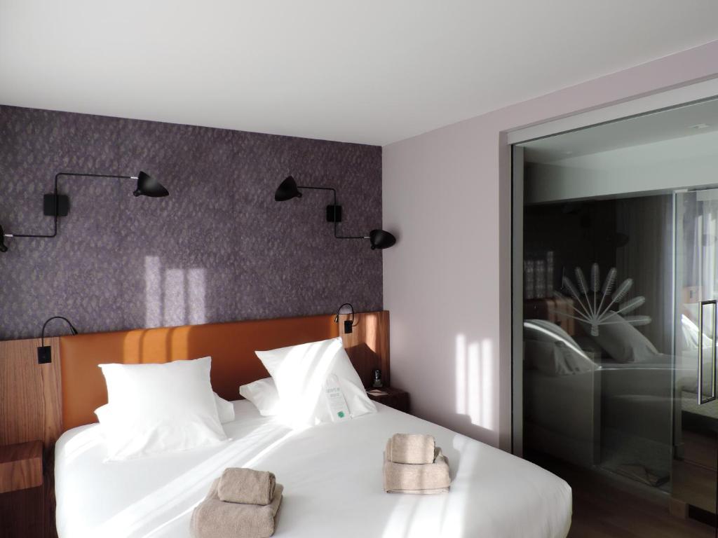 Двухместный (Номер Делюкс с кроватью размера «queen-size») отеля Hotel L'Arbre Voyageur - BW Premier Collection - LILLE, Лилль