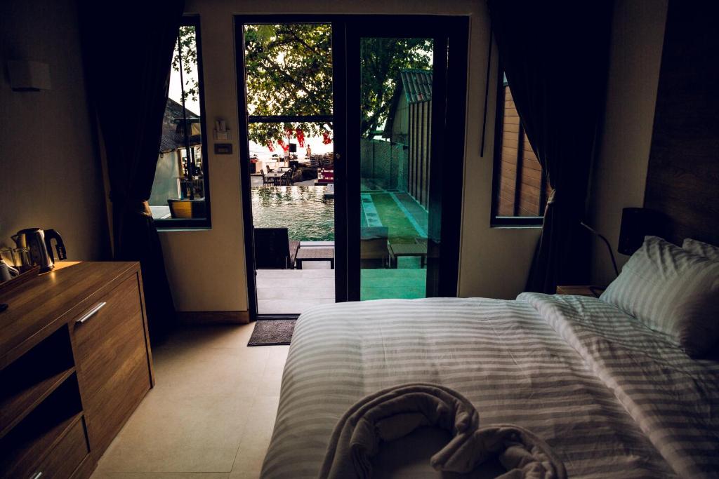 Двухместный (Двухместный номер Делюкс с 1 кроватью и видом на море) курортного отеля 15 Palms Beach, Ко Чанг
