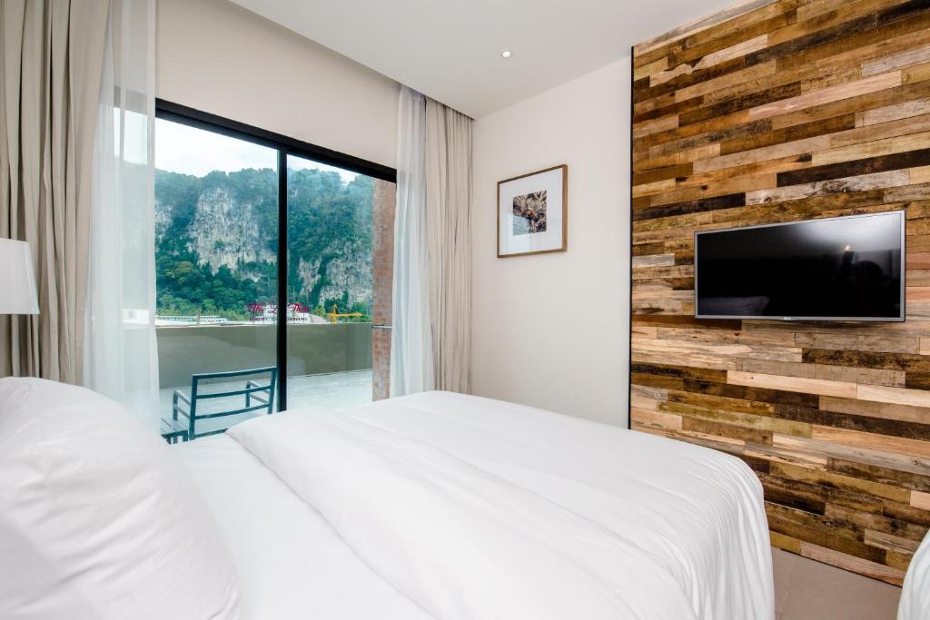 Двухместный (Улучшенный двухместный номер с 1 кроватью или 2 отдельными кроватями, вид на скалу) отеля Sugar Marina Resort CLIFFHANGER Aonang, Краби