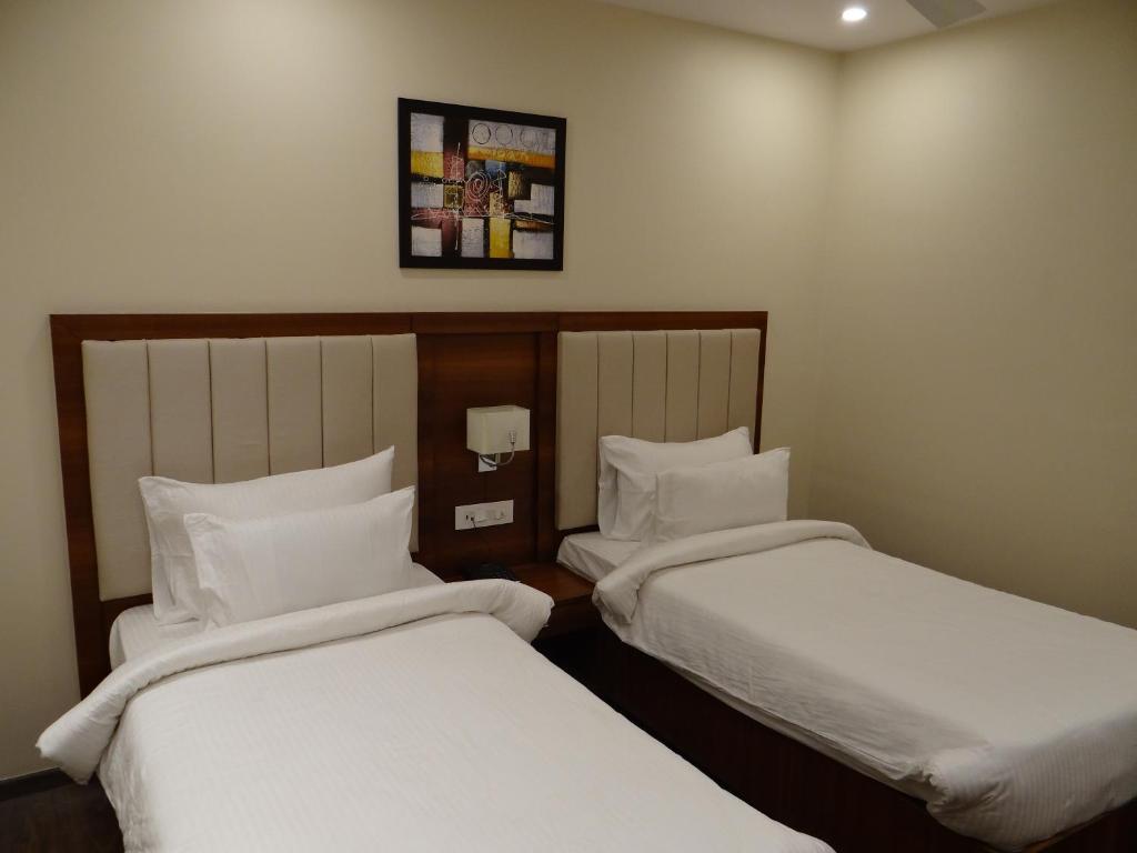 Двухместный (Улучшенный двухместный номер с 1 кроватью) отеля Hotel Tridev, Варанаси
