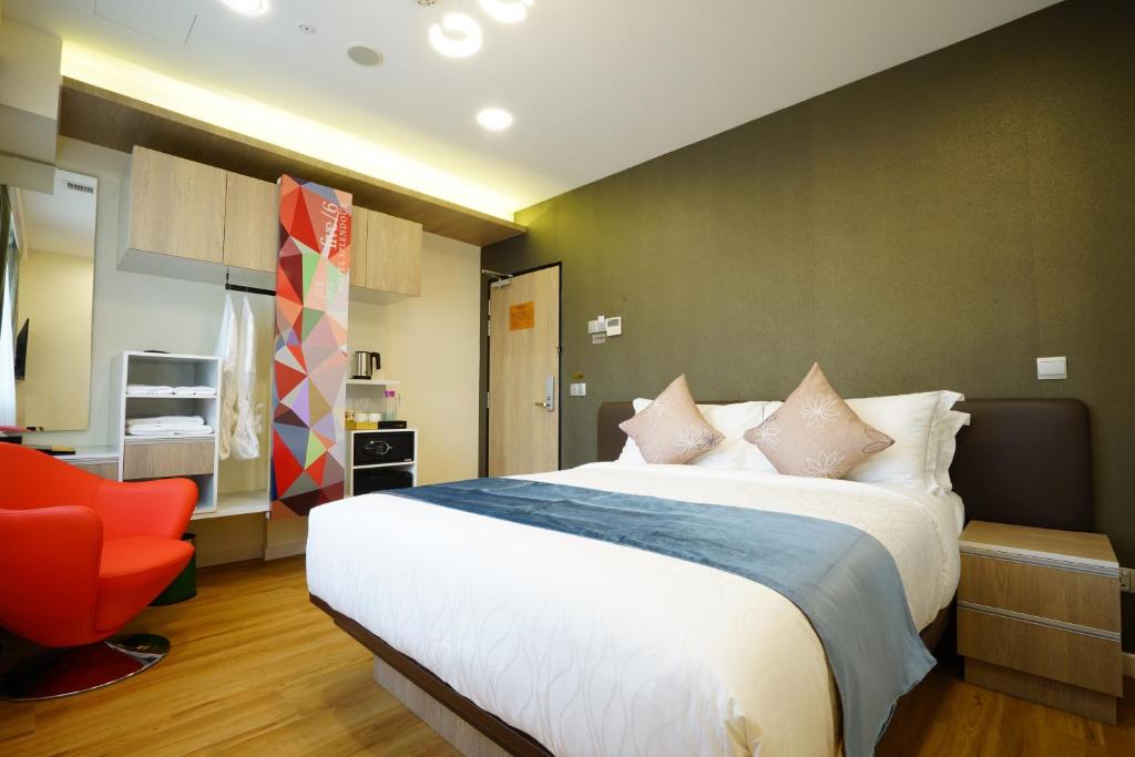 Двухместный (Улучшенный номер с кроватью размера «queen-size») отеля ZEN Premium Kallang, Сингапур (город)