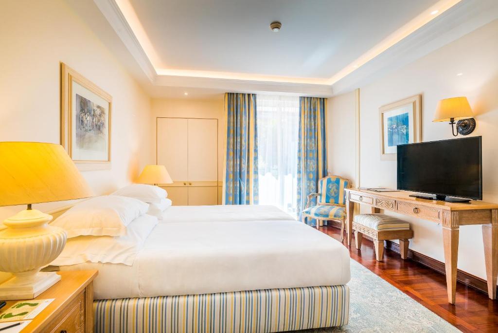 Двухместный (Двухместный номер с 2 отдельными кроватями и видом на море) отеля Pestana Royal Premium All Inclusive Ocean & Spa Resort, Фуншал