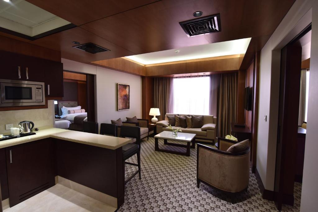 Сьюит (Классический люкс с двумя спальнями) отеля Ayla Grand Hotel, Аль-Айн