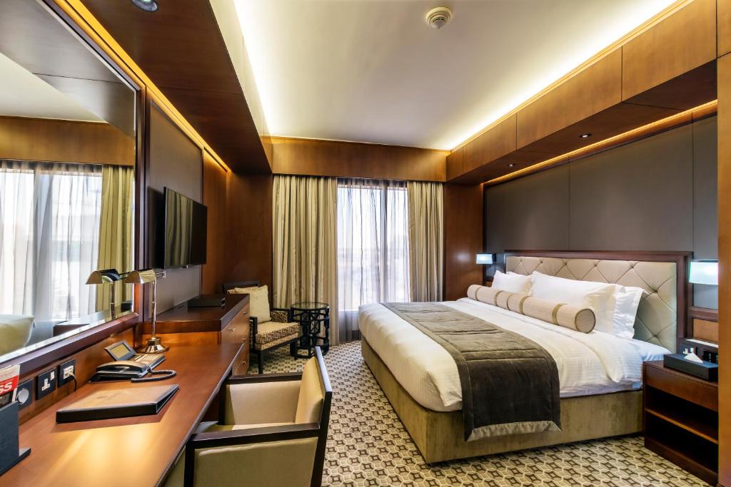 Двухместный (Классический номер с кроватью размера «king-size») отеля Ayla Grand Hotel, Аль-Айн