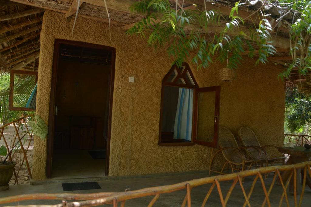 Двухместный (Стандартное шале) гостевого дома Cinnabar Resort, Тангалла
