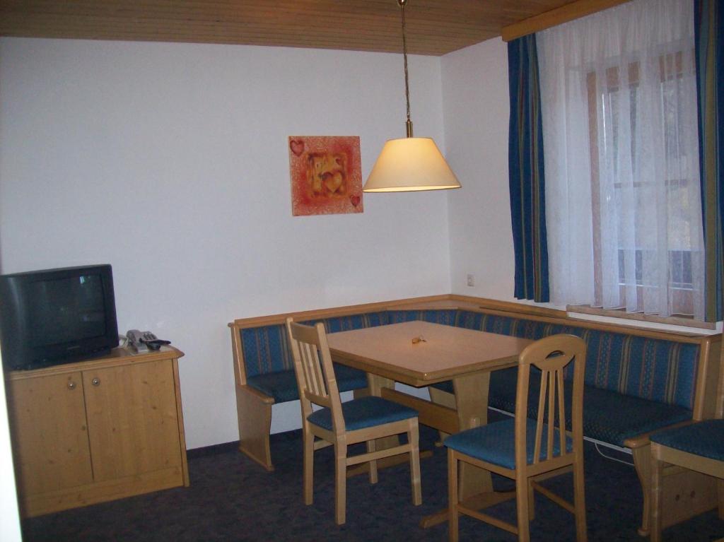 Апартаменты (Апартаменты Делюкс с 2 спальнями) гостевого дома Hotel Sonnblick, Хайлигенблут