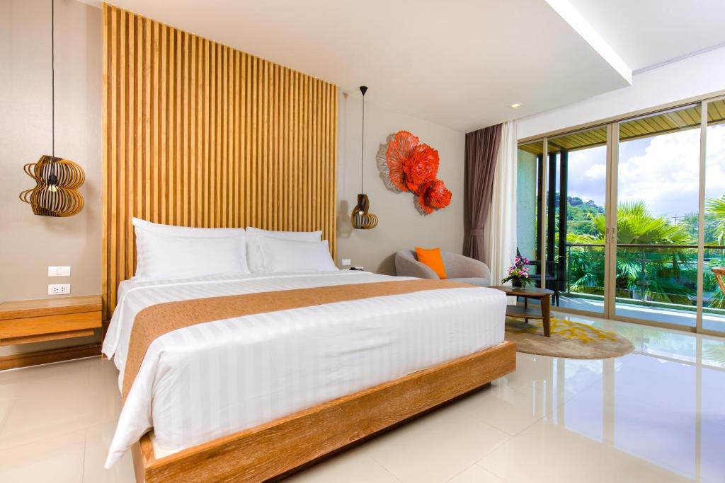 Двухместный (Номер Делюкс с кроватью размера «king-size») курортного отеля Wyndham Grand Phuket Kalim Bay, Пхукет