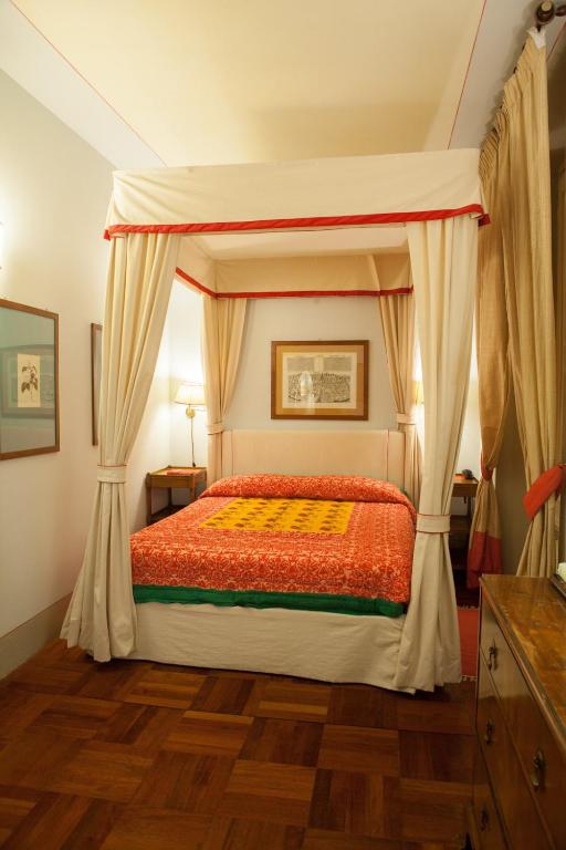 Двухместный (Представительский двухместный номер с 1 кроватью или 2 отдельными кроватями) отеля Residenza Johanna I, Флоренция