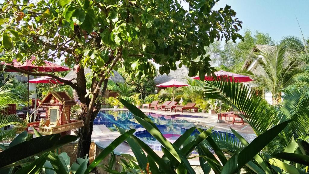 Трехместный (Трехместный номер с видом на бассейн) курортного отеля Darica Resort, Кеп