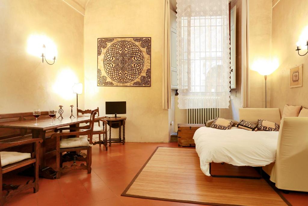 Апартаменты (Мезонет) гостевого дома Residenza D'Epoca Via Santo Spirito 6, Флоренция