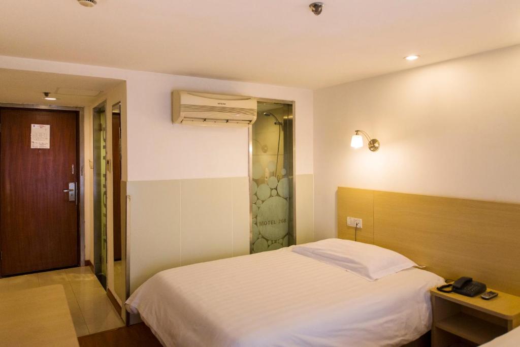 Двухместный (Стандартный двухместный номер с 2 отдельными кроватями) отеля Motel Zhuhai Ningxi Road, Чжухай