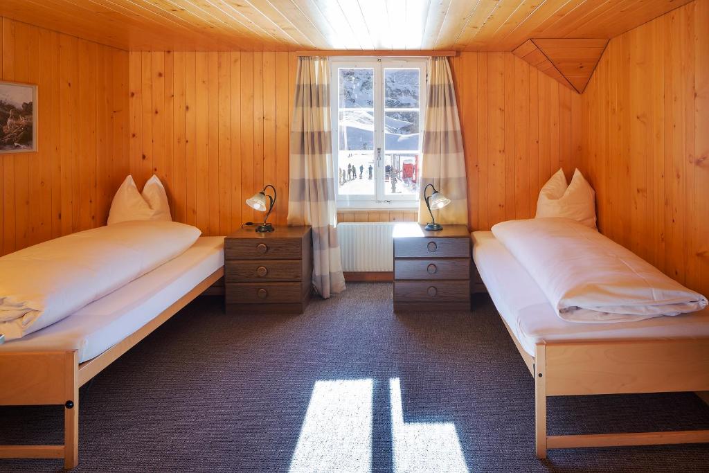Двухместный (Двухместный номер с 1 кроватью и общей ванной комнатой) отеля Berghaus Männlichen, Гриндельвальд