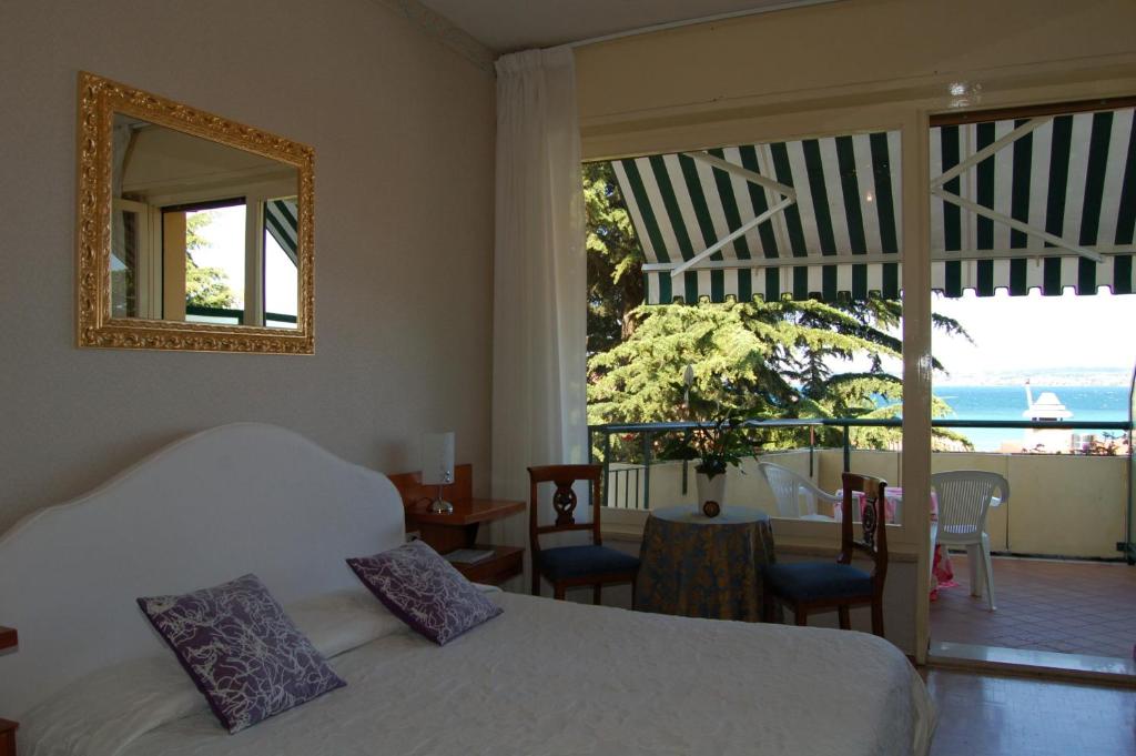 Двухместный (Двухместный номер с 1 кроватью или 2 отдельными кроватями) отеля Hotel Broglia, Сирмионе